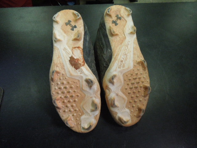 Load image into Gallery viewer, Heavy Use Under Armour BSBL Molded Cleats Size 7
