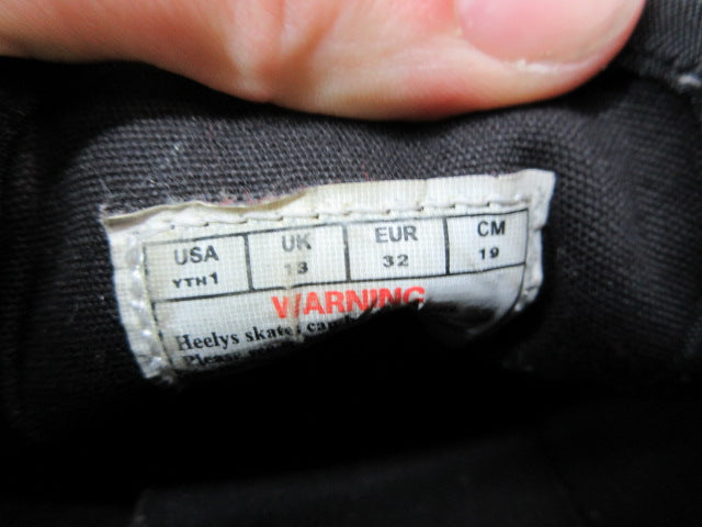 Load image into Gallery viewer, Used Heelys Classic X2 Heelys - Size Youth 1
