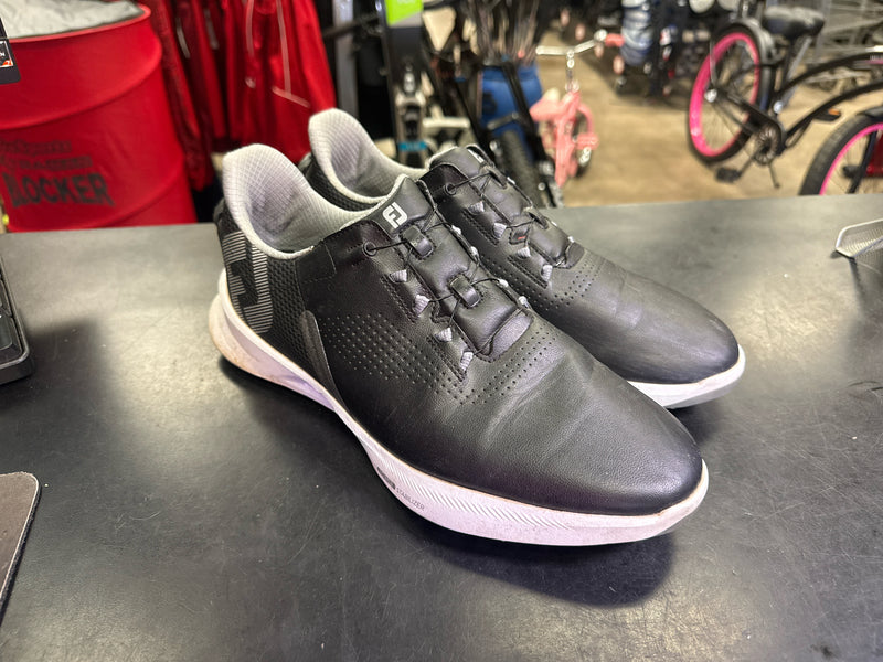 Load image into Gallery viewer, Used Footjoy Stratolite Golf Shoes with BOA Tie Down Size 9.5
