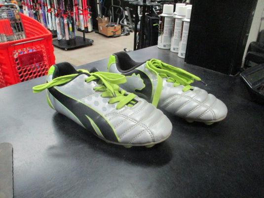 Used Puma Youth Cleats (size 2)