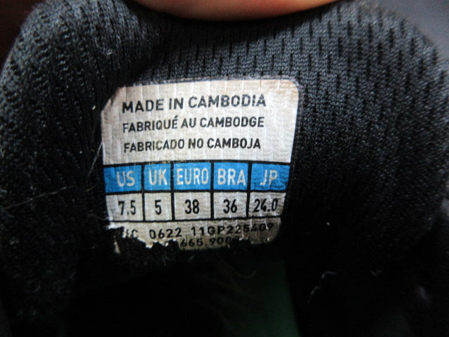 Load image into Gallery viewer, Used Mizuno Finch Lightrevo TPU Softball Cleats - Size 7.5
