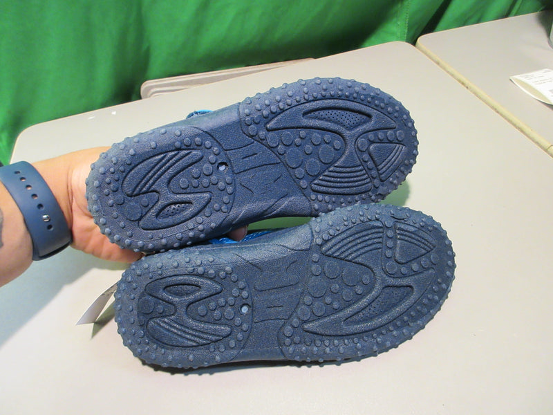 Load image into Gallery viewer, Used Place Size Youth 13-1 Water Shoes
