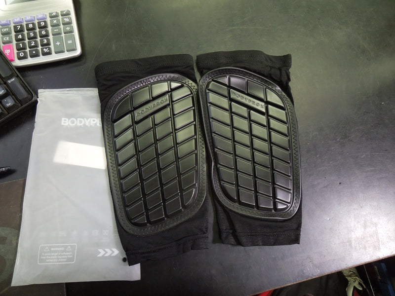 Load image into Gallery viewer, Like New Bodyprox Shin Guard Sleeves Size Large
