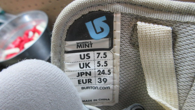 Load image into Gallery viewer, Used Burton Mint Snowboard Boots - Size 7.5
