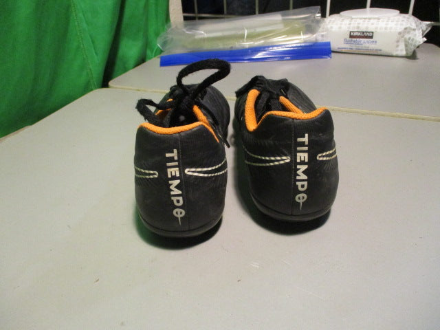 Load image into Gallery viewer, Used Nike Tiempo Size Youth 4.5 Soccer Cleats
