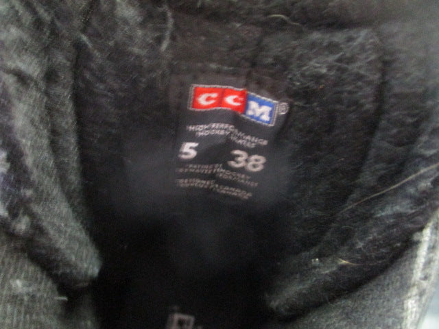 Load image into Gallery viewer, Used CCM Externo E10 Hockey Skates Size 5
