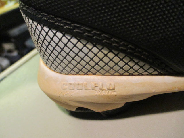 Load image into Gallery viewer, Used Rawlings Coolflo Tuff Tex Size 4 Cleats
