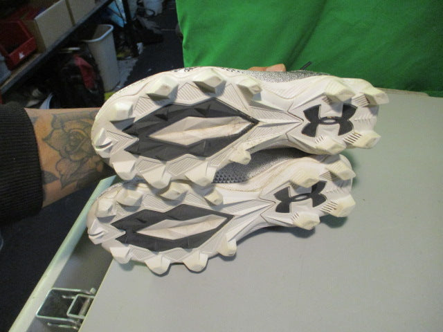 Load image into Gallery viewer, Used Under Armour Spotlight Size Youth 4 Football Cleats
