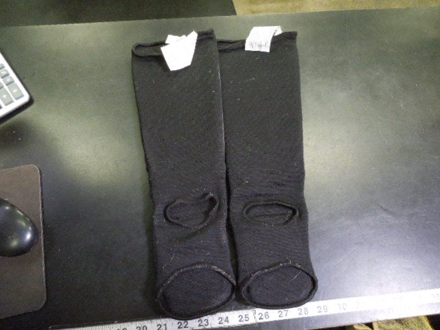 Load image into Gallery viewer, Used Century Soft Sided Shin Guard Sleeve Size XS
