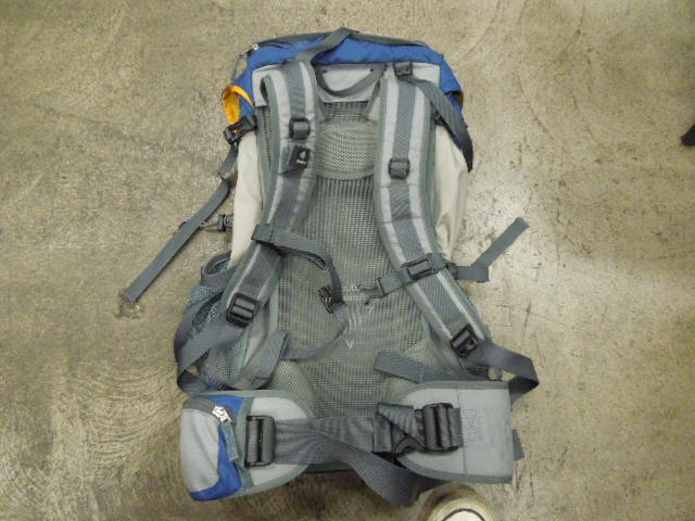 Load image into Gallery viewer, Used Deuter Futura Zero 40 Hiking Backpack
