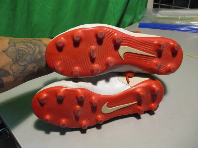 Load image into Gallery viewer, Used Nike Tiempo Size Youth 4.5 Soccer Cleats
