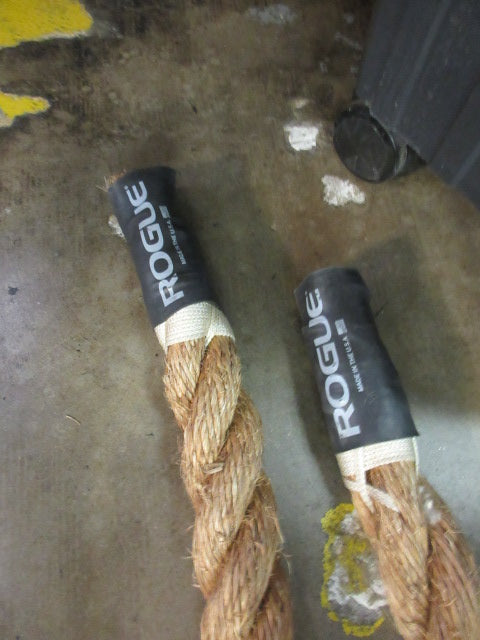 Load image into Gallery viewer, Used Rogue 50&#39; Battle Rope With Anchor Attachment
