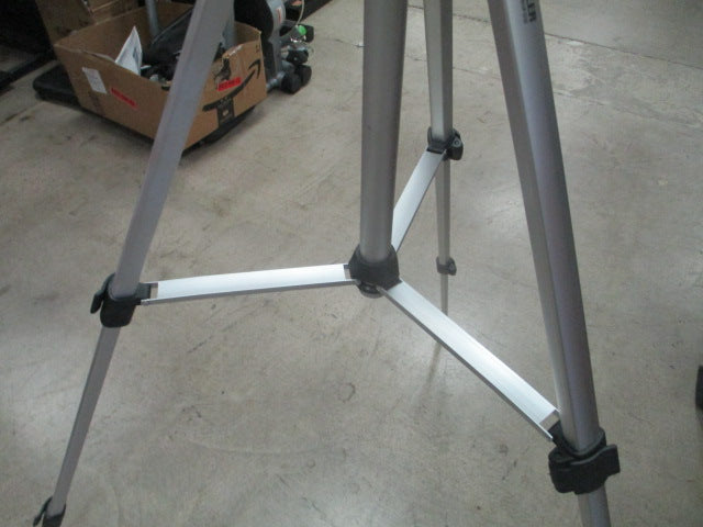 Load image into Gallery viewer, Used Davis &amp; Stanford Traveler Tripod w/ Carry Bag
