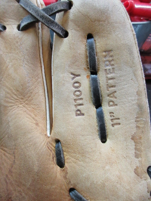 Load image into Gallery viewer, Used Easton Paragon Series 11" Glove - RHT
