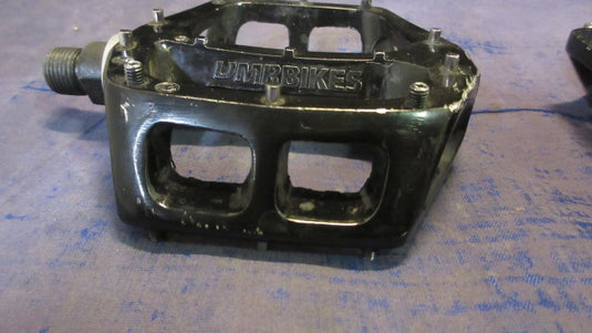 Used DMR Bikes V8 G0 Pedals - small wear