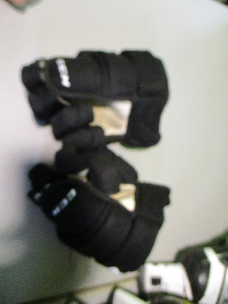 Load image into Gallery viewer, Used CCM T4R Youth 9&quot; Hockey Gloves

