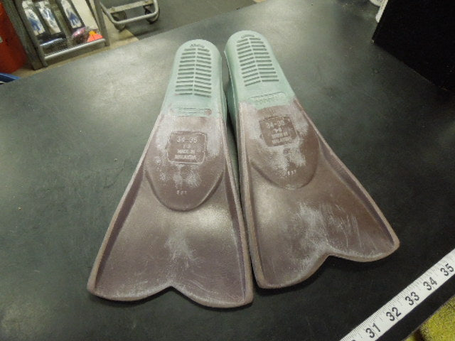 Load image into Gallery viewer, Used TYR Youth Crossblade Slip On Fins Size 1-3
