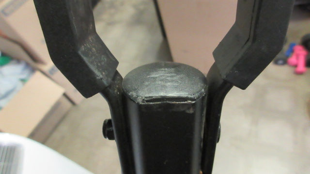 Load image into Gallery viewer, Used Hollywood Racks Bike Adapter - crack
