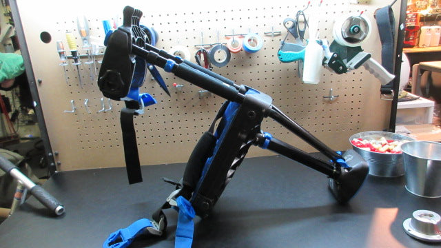 Load image into Gallery viewer, Used IWalkFree Single Crutch
