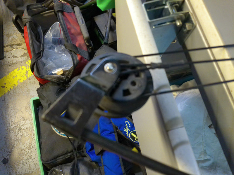 Load image into Gallery viewer, Used Barnett Vertigo Youth RH 39&quot; Red Compound Bow
