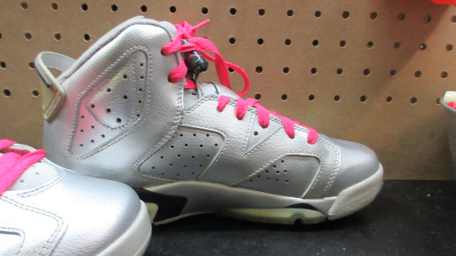 Load image into Gallery viewer, Used Nike Air Jordan 6 Retro Valentine's Day Shoes - Size Youth 6
