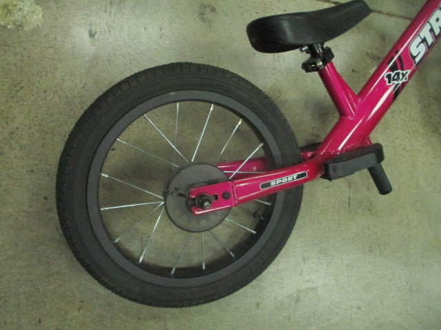 Load image into Gallery viewer, Used Strider Sport 14x Balance Bike
