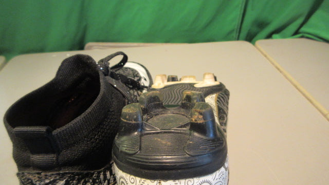 Load image into Gallery viewer, Used FG Youth 5Y Soccer Cleats
