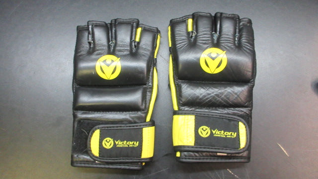 Load image into Gallery viewer, Used Victory Sparring Gloves - Size Medium
