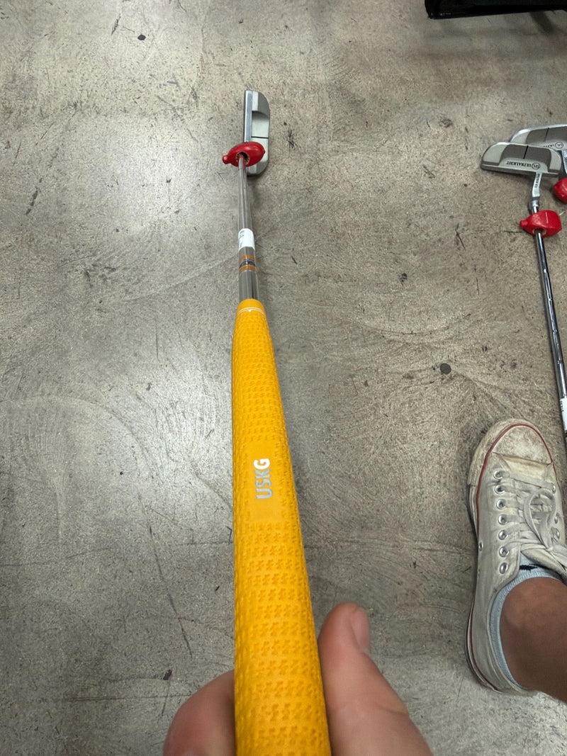 Load image into Gallery viewer, Used U.S. KIDS GOLF Ultralight Longleaf 31" Putter
