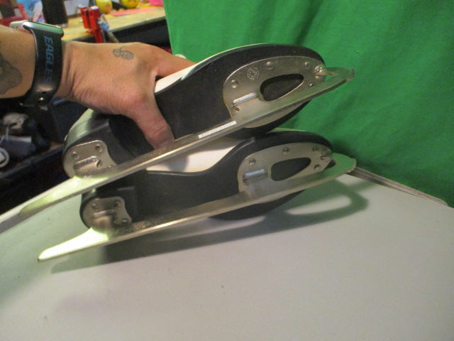 Load image into Gallery viewer, Used SLM Size 7 White Figure Skates (Need Insoles)
