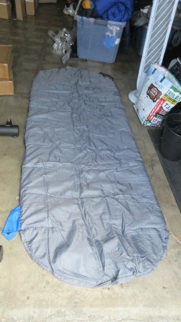 Load image into Gallery viewer, Used Embark 30 Deg Sleeping Bag - rip in bag
