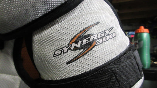 Used Easton Synergy 300 JR Hockey Shoulder Pads - Youth Large
