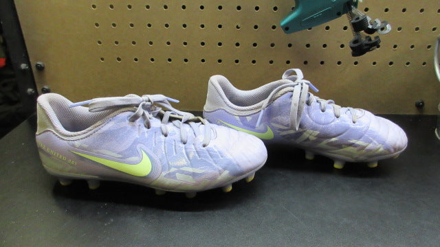 Load image into Gallery viewer, Used Nike United 001 Size Youth 3.5 Soccer Cleats
