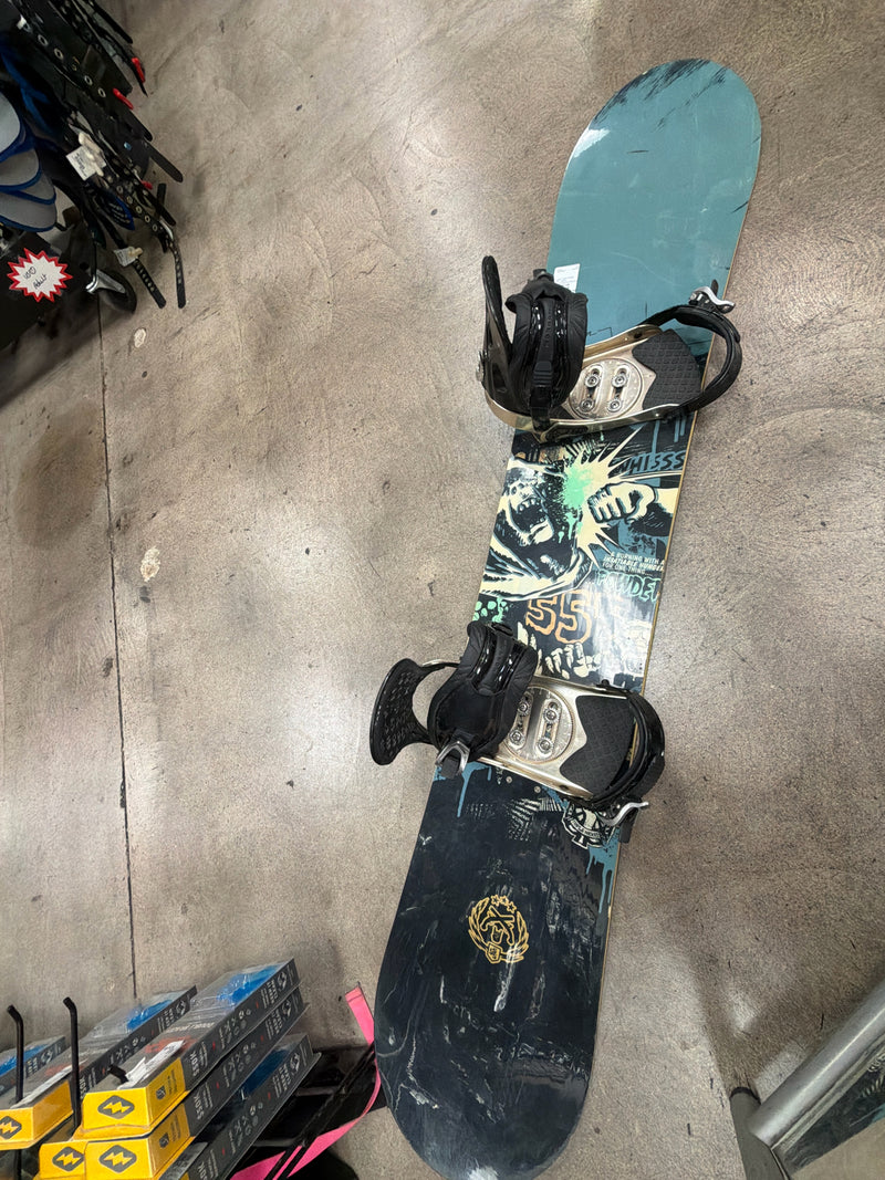 Load image into Gallery viewer, Used Triple Nickle 555 158cm Snowboard w/ Morrow Bindings
