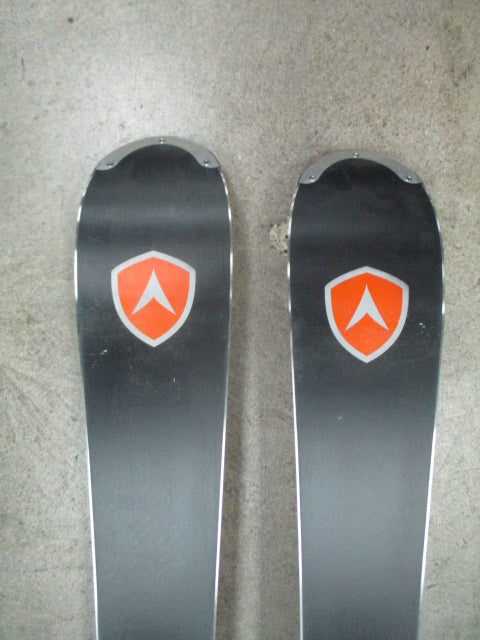 Load image into Gallery viewer, Used Dynasty Exclusive 152 CM Downhill Skis
