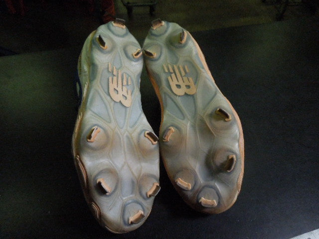 Load image into Gallery viewer, Used New Balance Fresh Foam 3000v7 Metal Cleats Size 8 - 8.5
