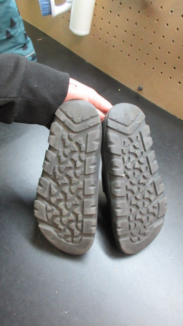 Load image into Gallery viewer, Used Birkenstock Milano Kids Sandals - Size 2
