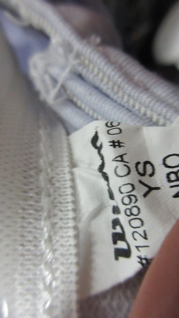 Load image into Gallery viewer, Used Wilson White Open Bottom Baseball Pants Youth Small
