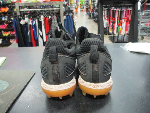 Load image into Gallery viewer, Used New Balance Comp V2 Size 4.5 Missing Shoe Lace
