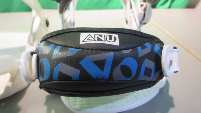 Load image into Gallery viewer, Used GNU Junior Snowboard Bindings w/ Hardware
