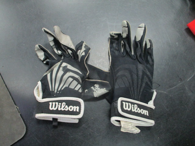 Load image into Gallery viewer, Used Wilson Receiver Gloves Youth Medium
