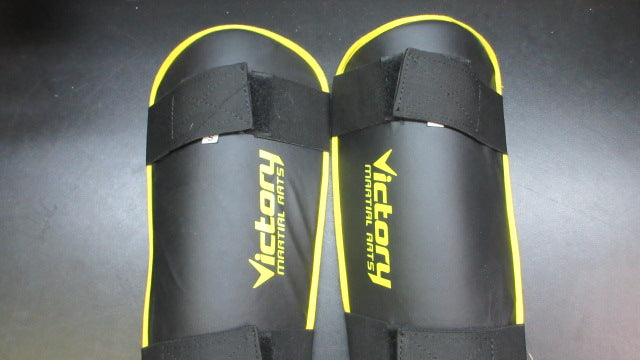 Load image into Gallery viewer, Used Victory Martial Arts Shin Guards - Size Small
