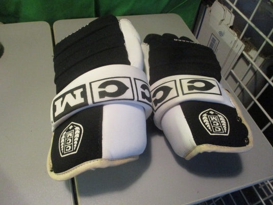 Used CCM Pro Gard Hockey Gloves - Adult