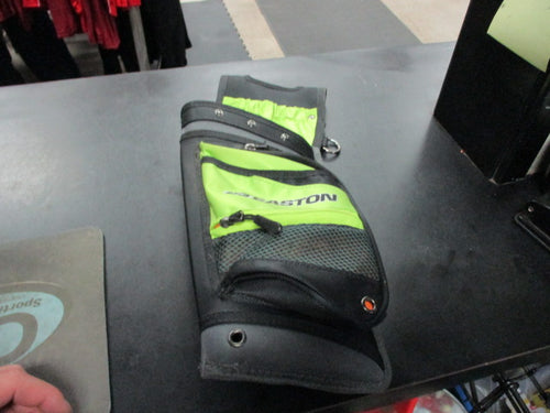 Used Easton Deluxe Field Quiver Green -  RH