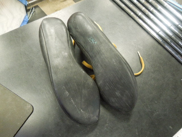 Load image into Gallery viewer, Used Boreal Diablo Climbing Shoes Size 10
