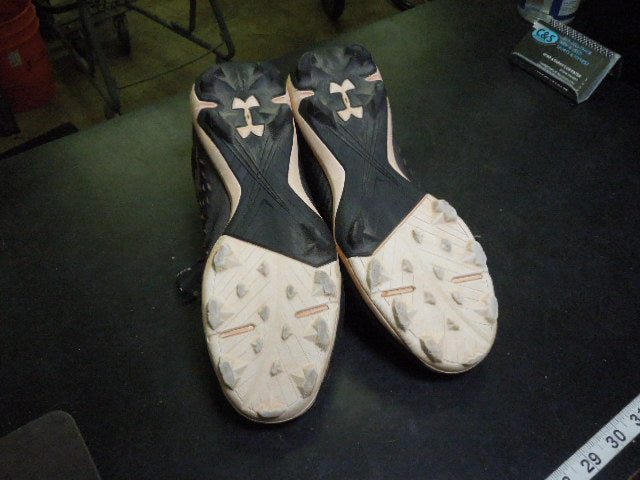 Load image into Gallery viewer, Used Under Armour Leadoff  Softball Cleats Size 5.5Y
