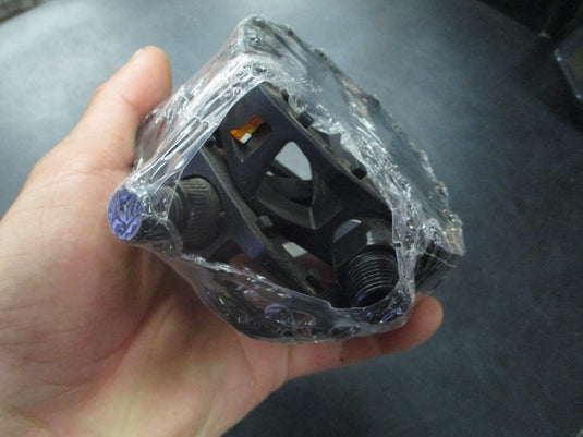 New in Plastic Thread in Bike Pedals