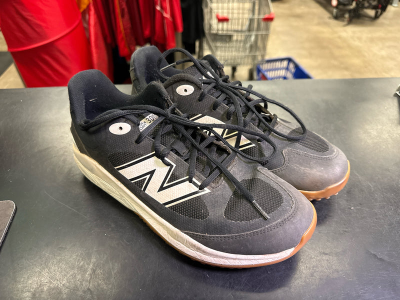 Load image into Gallery viewer, Used New Balance Fresh Foam 3000v7 Turf Shoes Size 10.5
