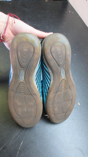 Load image into Gallery viewer, Used Hawkwell Kids Athletic Indoor Soccer Shoes - Size Youth 3
