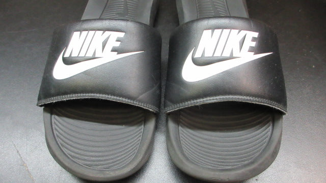 Load image into Gallery viewer, Used Nike Slides - Size 9
